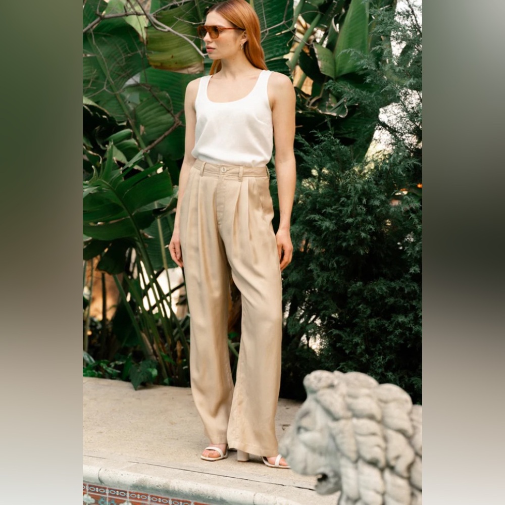 NWT Darling Stride Wide Leg Pant in beige size 4
